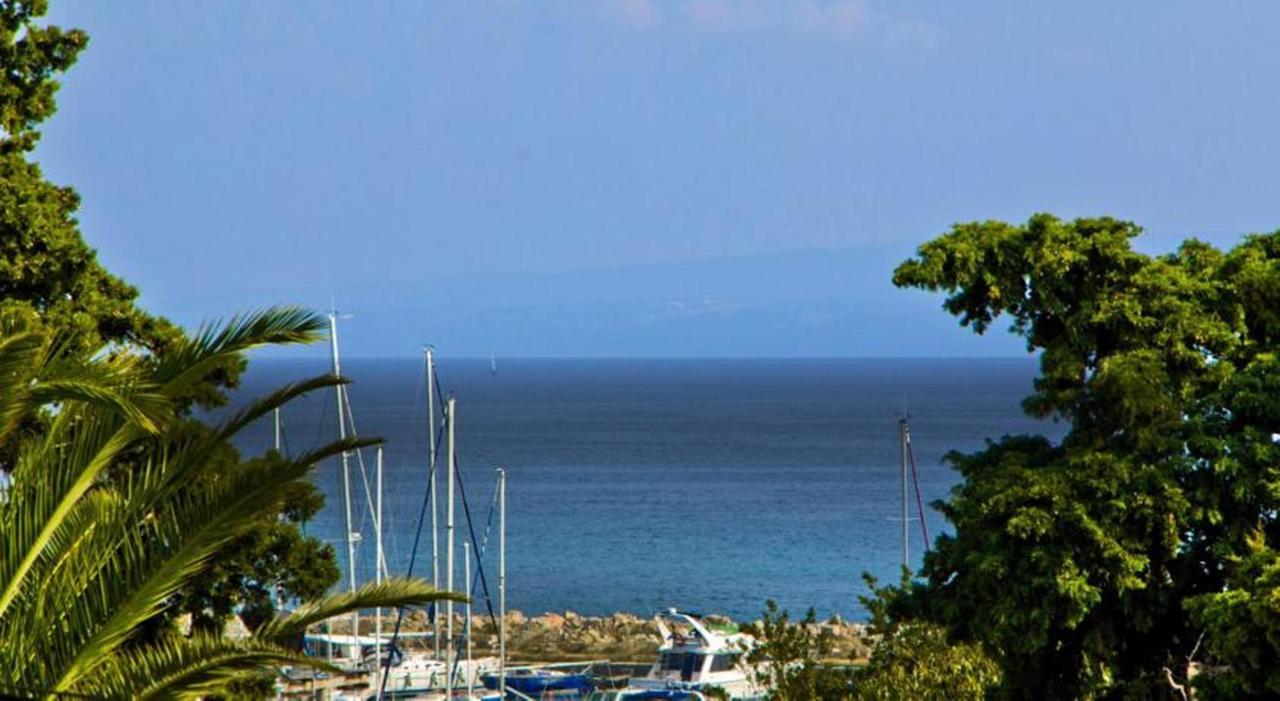 Beach Split Apartments Экстерьер фото